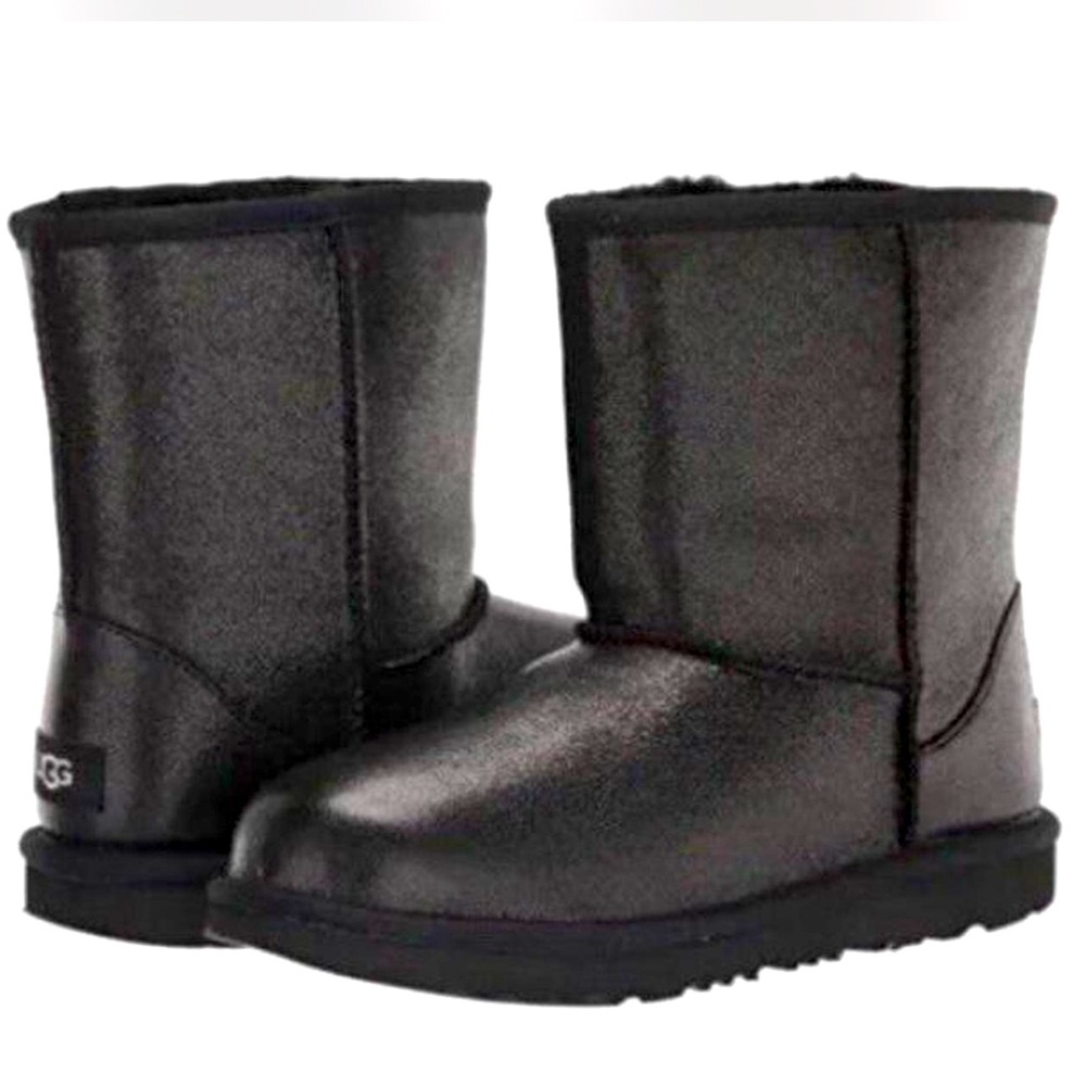 UGG Classic Short II Metallic Sparkle Boots  Size: US 4 / UK 3
Ready to Ship!